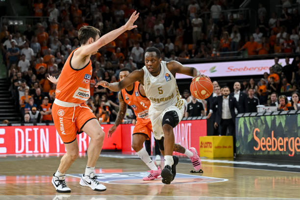 府的赞助可 府的赞助可